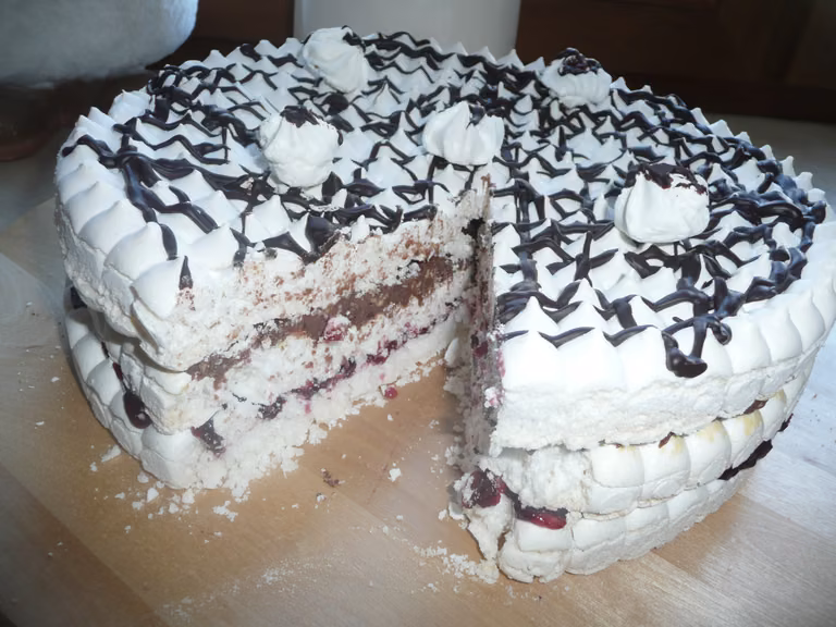 Bezowy tort
