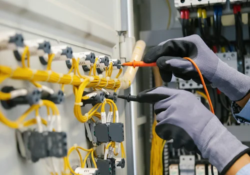 Międzynarodowy Dzień Elektryka: Historia, Rola i Przyszłość Elektryki