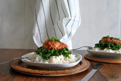 Kotlety mielone z serem mozzarella i suszonymi pomidorami