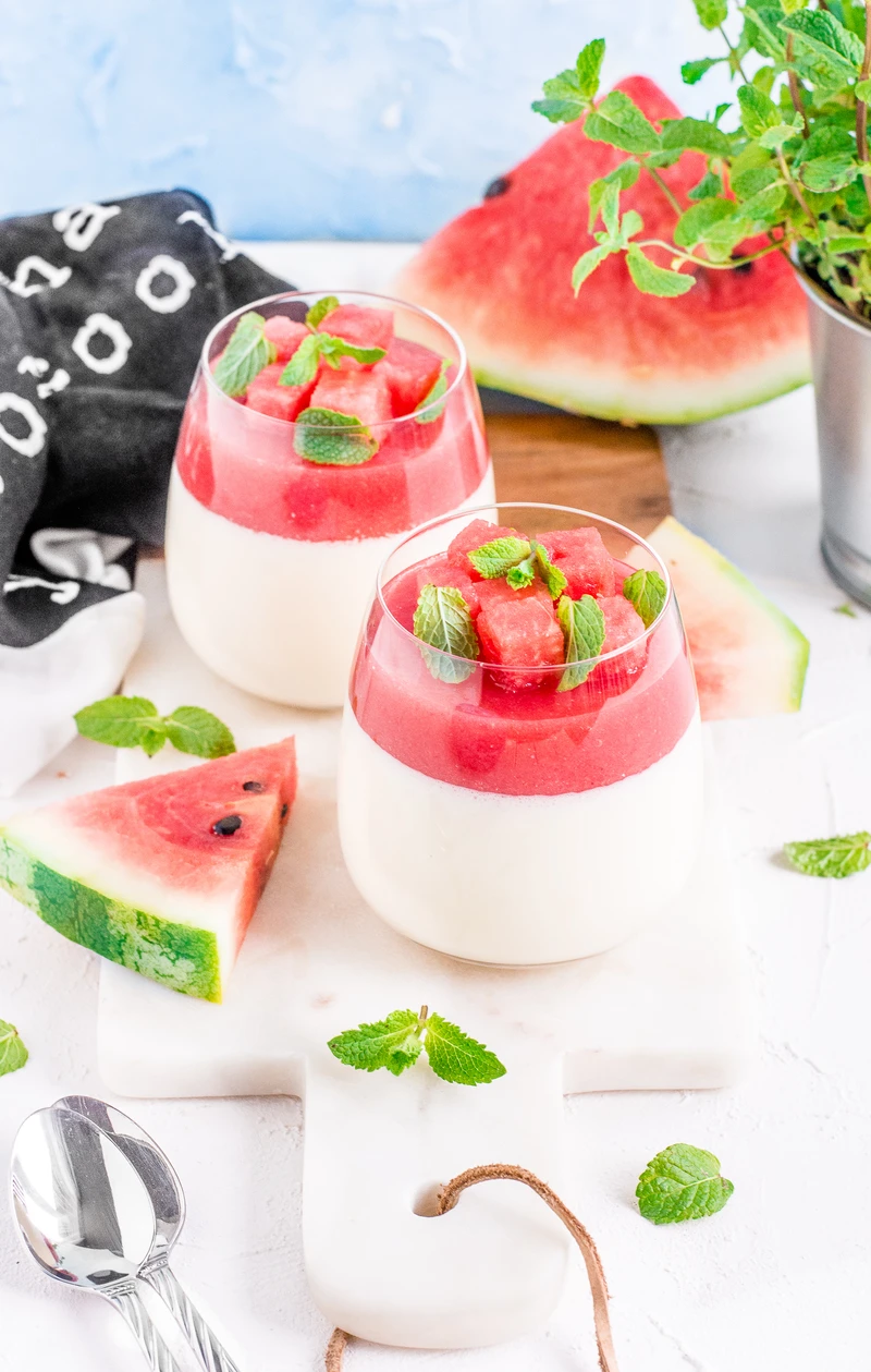 Panna cotta z arbuzową galaretką