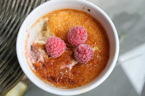 Creme brulee z malinami