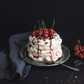 PAVLOVA Z KREMEM I CZEREŚNIAMI