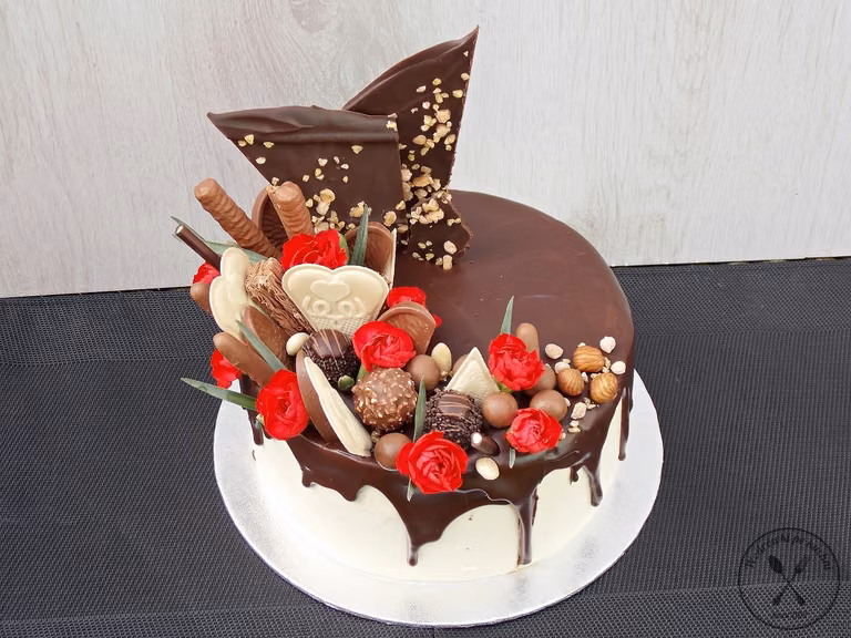 Tort czekoladowo -orzechowy w stylu Drip Cake