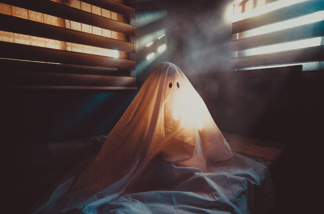 Czy duchy istnieją? Jak wykryć ich obecność  w domu?