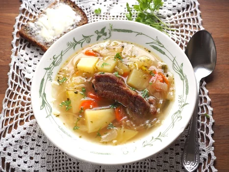 Kapuśniak na żeberkach. Przepis krok po kroku.