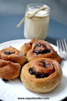 Cynamonowe bułeczki z mąki pełnoziarnistej bez cukru (cinammon rolls)