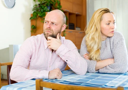 Mąż twierdzi, że choinka to 'zbędny obowiązek'. 'Czy święta przestały być rodzinne?' - pyta Joanna. LIST