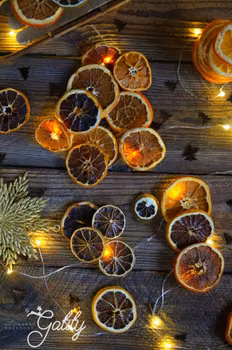 Suszone pomarańcze, cytryny, mandarynki i limonki