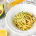 Makaron z pesto z awokado