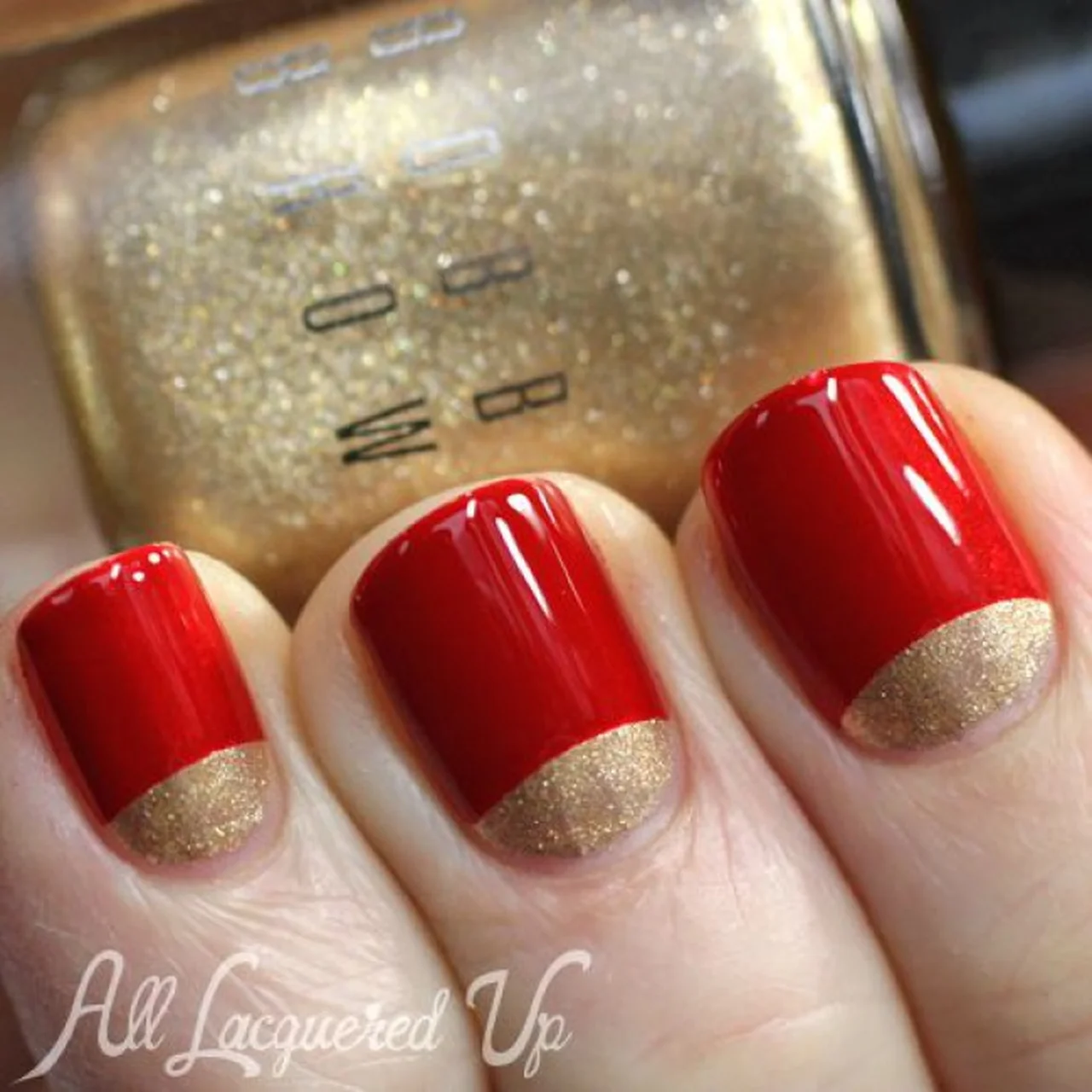 Elegancki czerwony manicure z dodatkiem