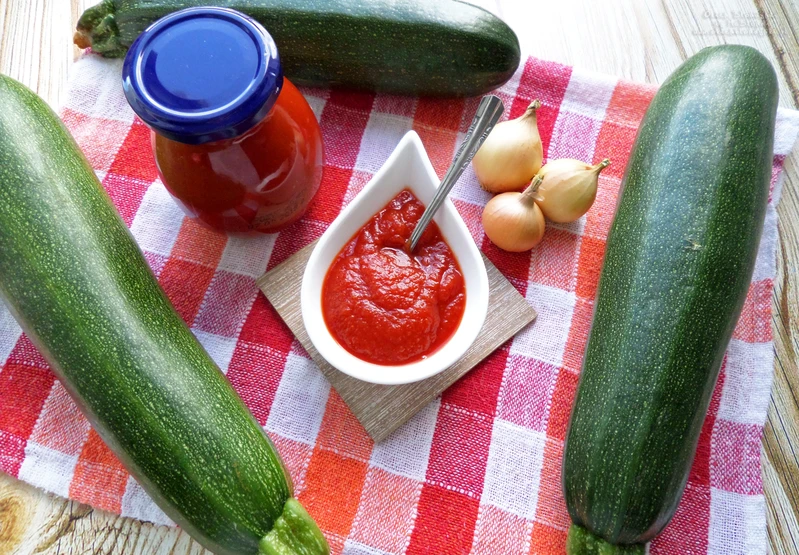 Domowy ketchup z cukinii – przepis krok po kroku