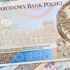 Zmiany w przyznawaniu świadczenia 500 + dla seniora!  Więcej osób będzie mogło uzyskać dofinansowanie.