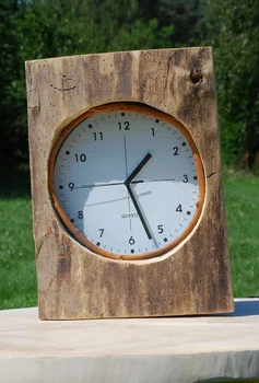 Zegar w ramie z drewna
