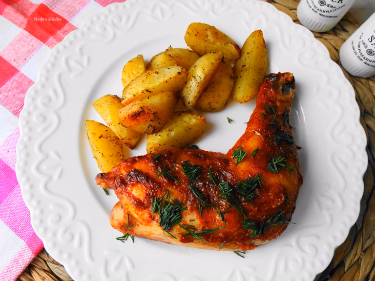 Udka pieczone w ketchupowo- majonezowej marynacie.
