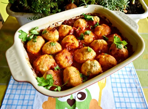 Pikantne klopsiki pieczone w piekarniku