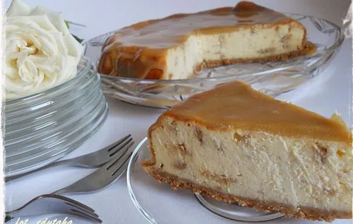 Sernik chałwowy z chałwową polewą