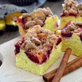 Pomarańczowe ciasto ucierane ze śliwkami i cynamonową kruszonką