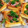 Kroję ciasto francuskie na kwadraty i nakładam 3 dodatki! 10 minut roboty, a efekt zawsze zachwyca gości