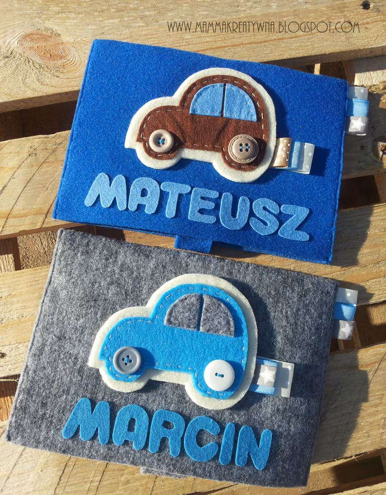 Ręcznie szyte etui na książeczkę zdrowia dziecka.