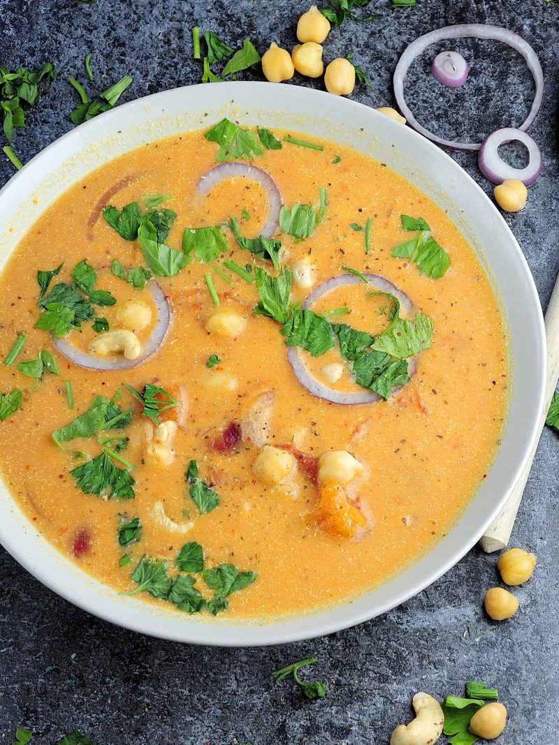 Szybka zupa curry z ciecierzycą