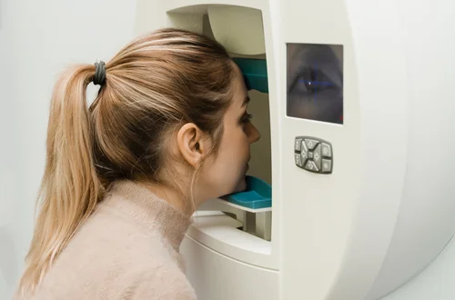 Nie mniej niż 1 878,91 zł miesięcznie! Świadczenie dla osób z wadami wzroku i schorzeniami