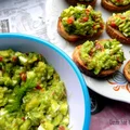 Pasta awokado z jajkiem, papryką i koperkiem
