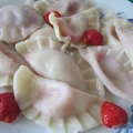 Pierogi z truskawkami-mięciutkie, rewelacyjne ciasto parzone :)