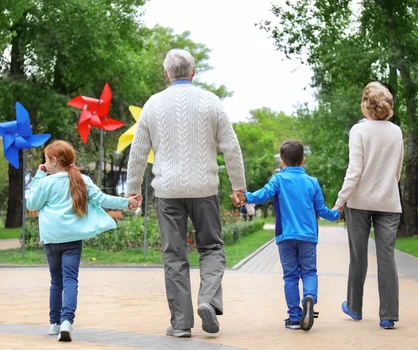 Czy dziadkowie mają obowiązek zajmować się wnukami?