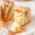 Ciasto drożdżowe z bananami w karmelu