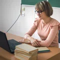 ZUS może wypłacać nawet 4 tys. złotych miesięcznie dodatkowo przed emeryturą! Po 56. roku życia warto złożyć ten wniosek