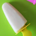 Koktajl bananowo-ananasowy na patyku