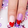Serduszka na paznokciach