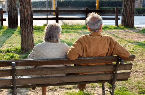 Seniorzy rzadziej wymienią dowód osobisty? Rząd szykuje ułatwienia!