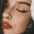 Eyeliner+ czerwone usta