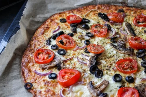 Pizza na spodzie z cukinii