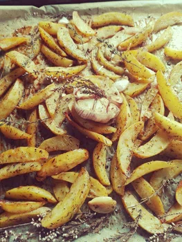 Ziemniaki pieczone w ziołach i czosnku