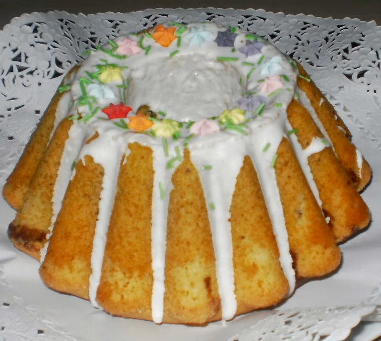 puszysta, wilgotna babka wielkanocna, prosta, pyszna, dwukolorowa