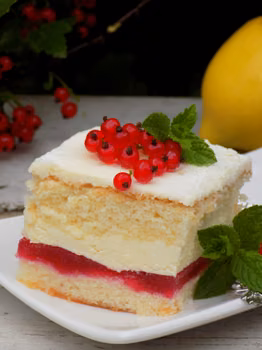 ciasto mleczne z porzeczkową galaretką