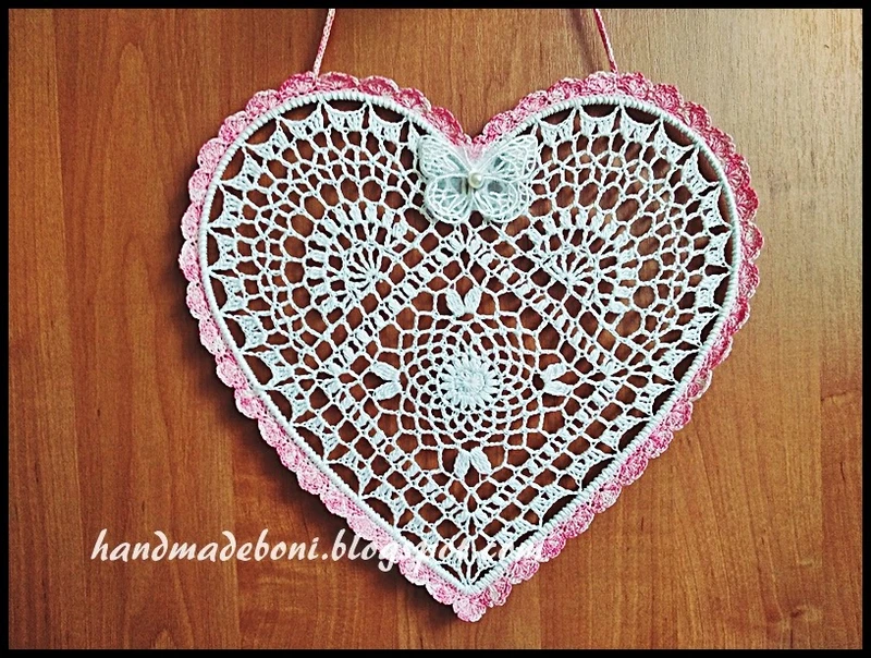 Szydełkowe serce 26 cm w obręczy - róż