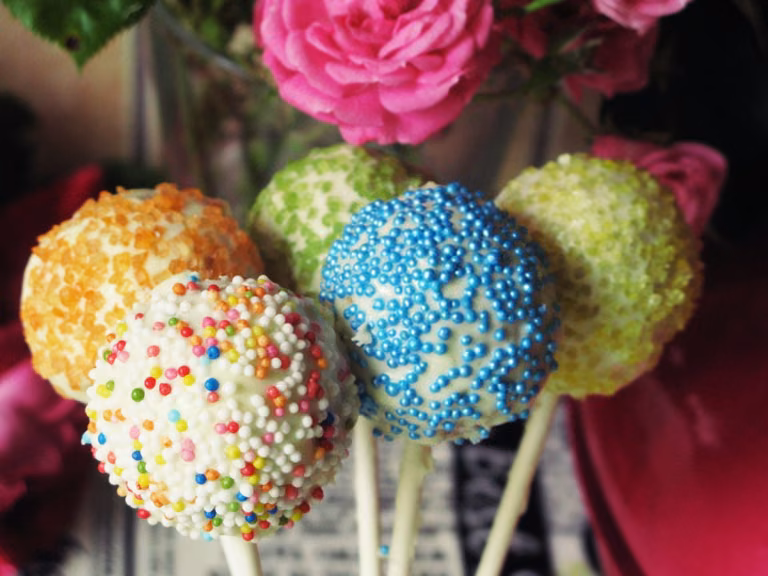 Cake-popsy ciasteczkowe lizaki