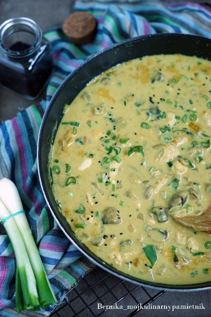 Curry z pieczarkami i czarnuszką