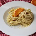 Makaron z sosem pomarańczowym