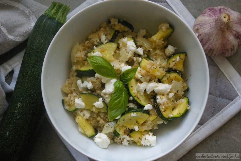 Kasza jęczmienna z cukinią i serem feta
