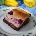 Sernikobrownie z malinami