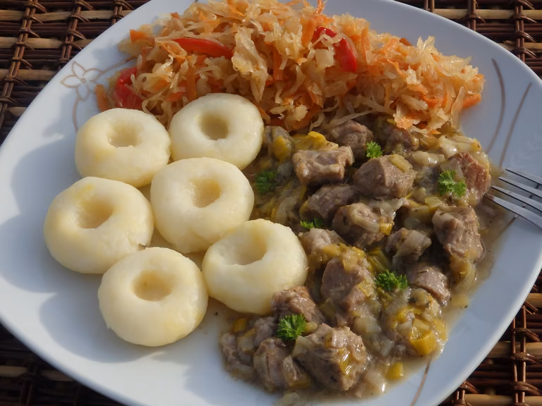 Karkówka duszona z porem