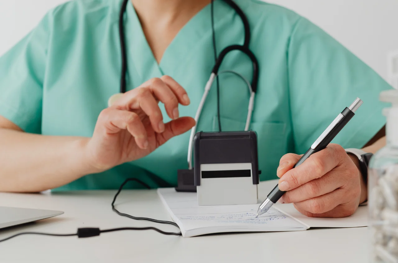 Uwaga! Od 13 kwietnia nowe zasady L4! Drobne naruszenia to utrata świadczenia - warto dopytać lekarza