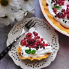 Tarta bez pieczenia z śmietanowo-serowym kremem i owocami