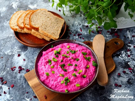 Pasta twarogowa z pieczonym burakiem