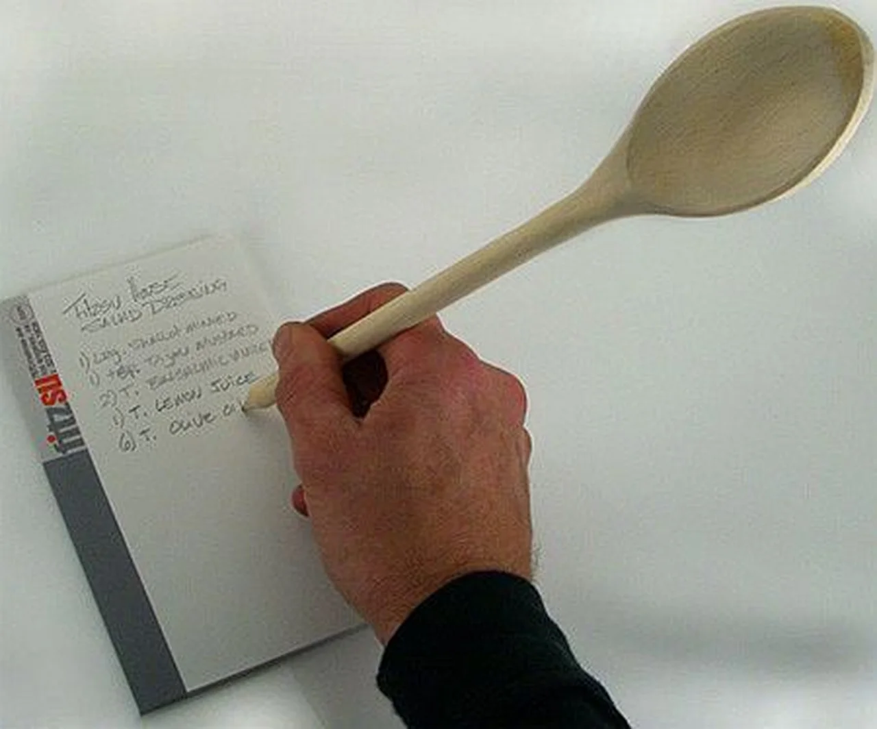 Kuchenny długopis w drewnianej łyżce