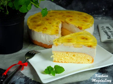 Jogurtowy bananowiec na biszkopcie